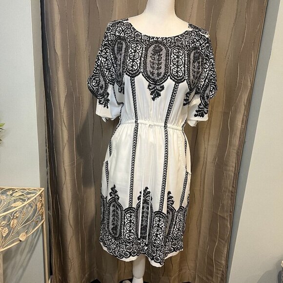 New York & Company White Cold Shoulder Dress with Black lace design, SIze Medium - Picture 1 of 16